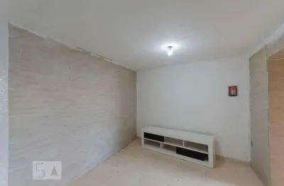 Casa com 2 quartos para alugar na Rua Rio Mearim, Ponte Rasa, São Paulo