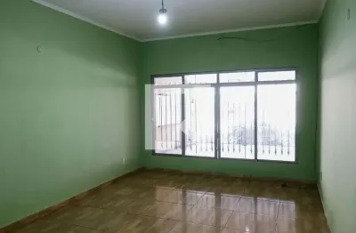 Casa com 4 quartos para alugar na Avenida Comandante Sampaio, Quitaúna, Osasco