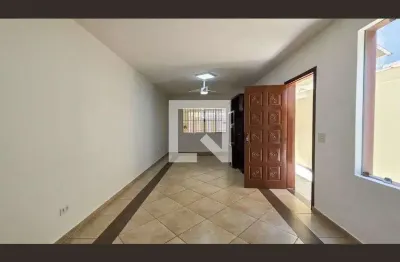 Casa com 3 quartos para alugar na Rua José Rufino da Silva, Interlagos, São Paulo