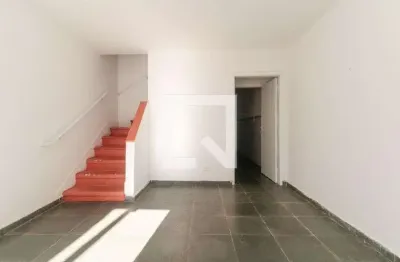 Casa com 2 quartos para alugar na Rua Romano Schiesari, Sumaré, São Paulo