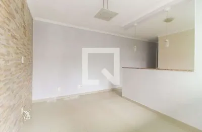 Casa com 2 quartos para alugar na Rua Varzelândia, Vila Jacuí, São Paulo