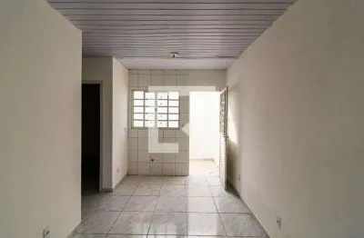 Casa com 2 quartos para alugar na Rua Afonso Arinos, Camaquã, Porto Alegre