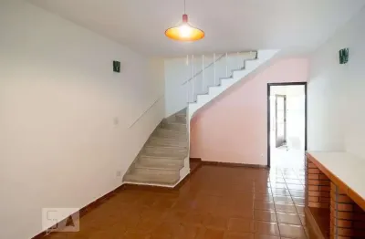 Casa com 2 quartos para alugar na Avenida Jurubatuba, Brooklin, São Paulo