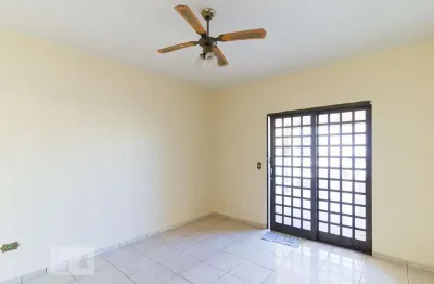 Casa com 2 quartos para alugar na Rua Copará, Cangaíba, São Paulo