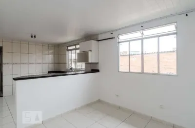 Casa com 2 quartos para alugar na Rua Santiago, Taboão, Diadema