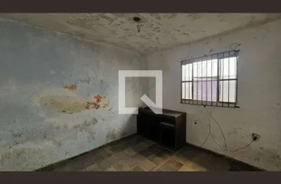 Casa com 1 quarto para alugar na Rua Professora Luísa Idaka, Jardim Cacique, Suzano