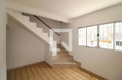 Casa com 2 quartos para alugar na Rua Augusto Viana de Castelo, Vila Roque, São Paulo