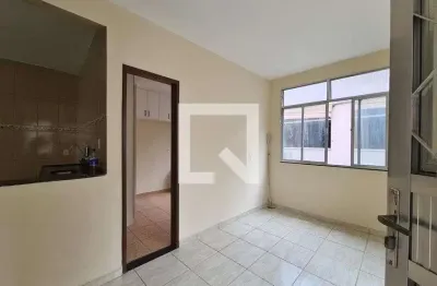 Casa com 2 quartos para alugar na Rua Fábio Luz, Méier, Rio de Janeiro