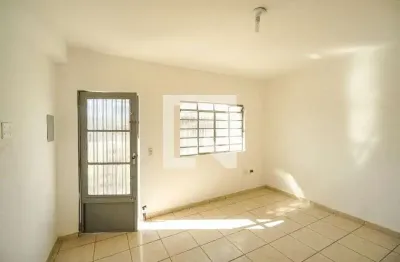 Casa com 2 quartos para alugar na Rua Frei Orlando, Vila Carrão, São Paulo