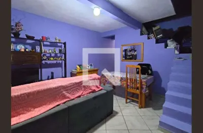 Casa para Aluguel - Parque Industrial das Oliveiras, 1 Quarto,  250 m² - Taboão da Serra