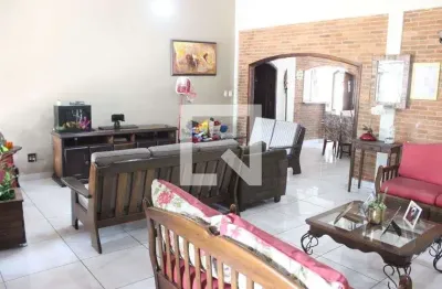 Casa para Aluguel - Vila São Jorge, 6 Quartos,  350 m² - São Vicente