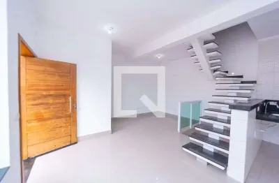 Casa com 2 quartos para alugar na Rua Gaspar da Silveira, Ponte Rasa, São Paulo