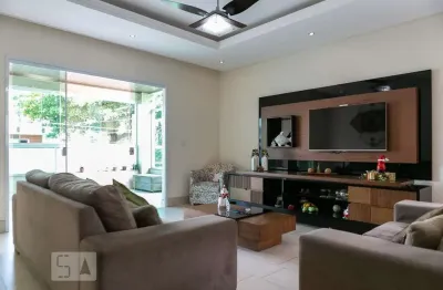 Casa com 2 quartos para alugar na Rua Doutor Vital Brasil, Vila Mathias, Santos