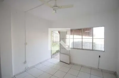 Casa com 2 quartos para alugar na Rua Deocalino da Costa, Mutuá, São Gonçalo