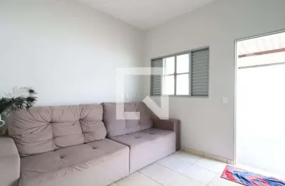 Casa para aluguel - laranjeiras, 2 quartos,  70 m² - uberlândia