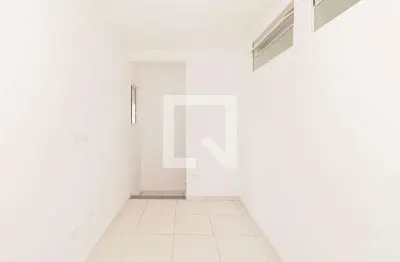 Casa com 2 quartos para alugar na Rua Ricardo, Vila Gustavo, São Paulo