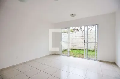 Casa com 2 quartos para alugar na Estrada Normândia, Jardim Pioneira, Cotia