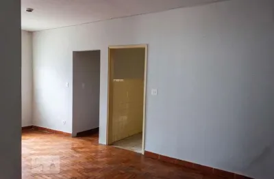 Casa com 2 quartos para alugar na Rua Alexandre Azevedo, Vila Mazzei, São Paulo