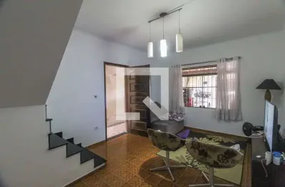 Casa com 3 quartos para alugar na Rua Alexandre de Moura, São Rafael, São Paulo