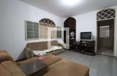 Casa para aluguel - osvaldo rezende, 4 quartos,  500 m² - uberlândia