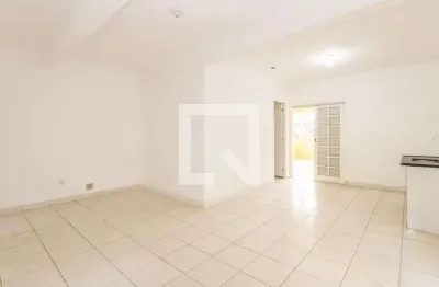 Casa com 2 quartos para alugar na Rua Laurindo Corrêa Malheiro, Bussocaba, Osasco