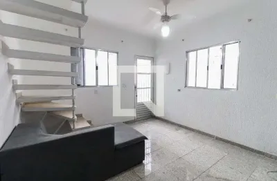 Casa com 2 quartos para alugar na Rua Guacaris, Vila Jacuí, São Paulo