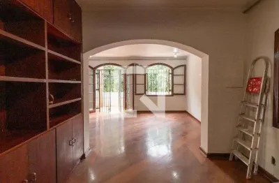 Casa com 3 quartos para alugar na Rua Ester Hegedus, Butantã, São Paulo