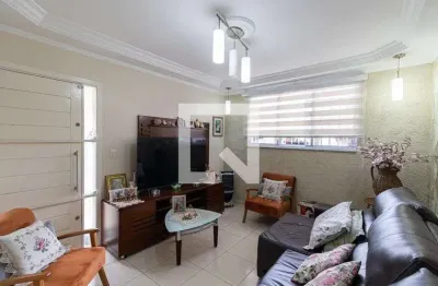 Casa com 3 quartos para alugar na Rua Sambaiba, Vila Ré, São Paulo