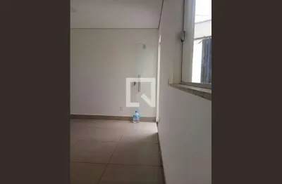 Casa com 3 quartos para alugar na Rua Cipotânea, Nacional, Contagem