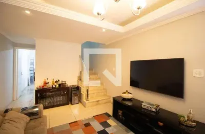 Casa com 2 quartos para alugar na Avenida Tenente Laudelino F.do Amaral, Vila Jacuí, São Paulo