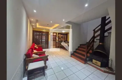 Casa com 4 quartos para alugar na Rua Luiz Maestri, Guarujá, Porto Alegre