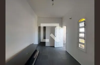 Casa com 2 quartos para alugar na Rua Nilo Andrade do Amaral, Vila Romano, São Paulo