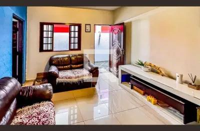 Casa com 2 quartos para alugar na Avenida Lyons, Centro, Cotia