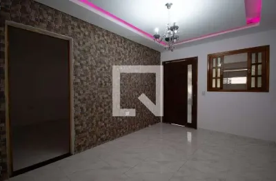 Casa com 3 quartos para alugar na Rua Emília Galante Squillace, Jaguaré, São Paulo