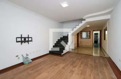 Casa com 3 quartos para alugar na Rua Galileu, Campo Belo, São Paulo