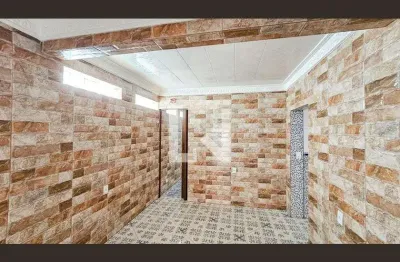 Casa com 2 quartos para alugar na Rua Manoel Ribas, Vila Ema, Carapicuíba