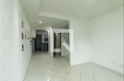 Casa com 2 quartos para alugar na Rua Irineo Maksemiv, Tatuquara, Curitiba