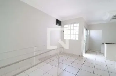 Casa com 3 quartos para alugar na Rua Olegário Maciel, Martins, Uberlândia