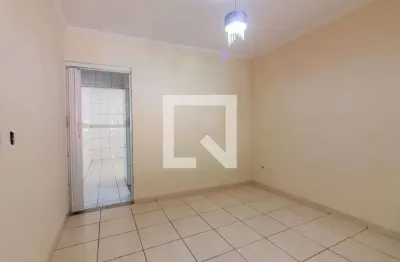 Casa com 1 quarto para alugar na Rua Professor Sud Menucci, Jardim Elvira, Osasco