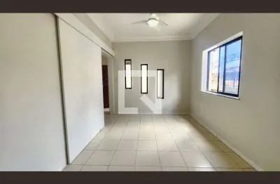 Casa com 3 quartos para alugar na Rua Anfilófio de Carvalho, Barbalho, Salvador