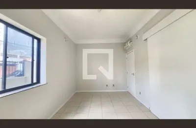 Casa com 3 quartos para alugar na Rua Anfilófio de Carvalho, Barbalho, Salvador