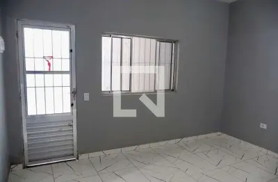 Casa com 1 quarto para alugar na Rua Alfredo Benicasa, Bandeiras, Osasco