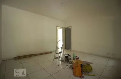 Casa com 2 quartos para alugar na Rua Jaguapita, Sacomã, São Paulo