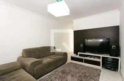 Casa com 3 quartos para alugar na Rua Luís Pinto, Vila Carrão, São Paulo