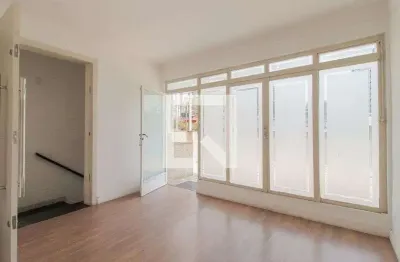 Casa com 3 quartos para alugar na Rua Piracicaba, Matriz, Mauá