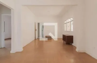 Casa com 3 quartos para alugar na Rua Piracicaba, Matriz, Mauá