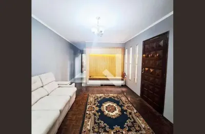 Casa com 3 quartos para alugar na Rua Atília Delbon Biscuola, Centro, Osasco