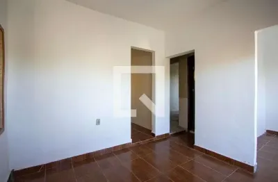 Casa com 2 quartos para alugar na Avenida Paiva 625 - Neves São Gonçalo - Rj 24426-148 Brasil, Paraíso, São Gonçalo