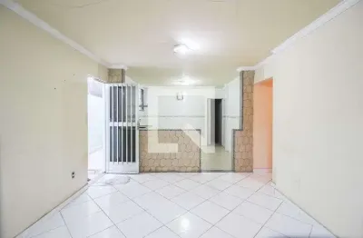 Casa com 2 quartos para alugar na Rua José Vasques Pereira, Cabral, Nilópolis