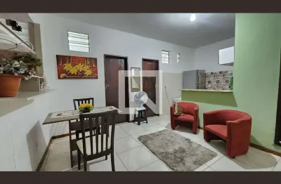 Casa com 2 quartos para alugar na Rua Hélio Machado, Boca do Rio, Salvador